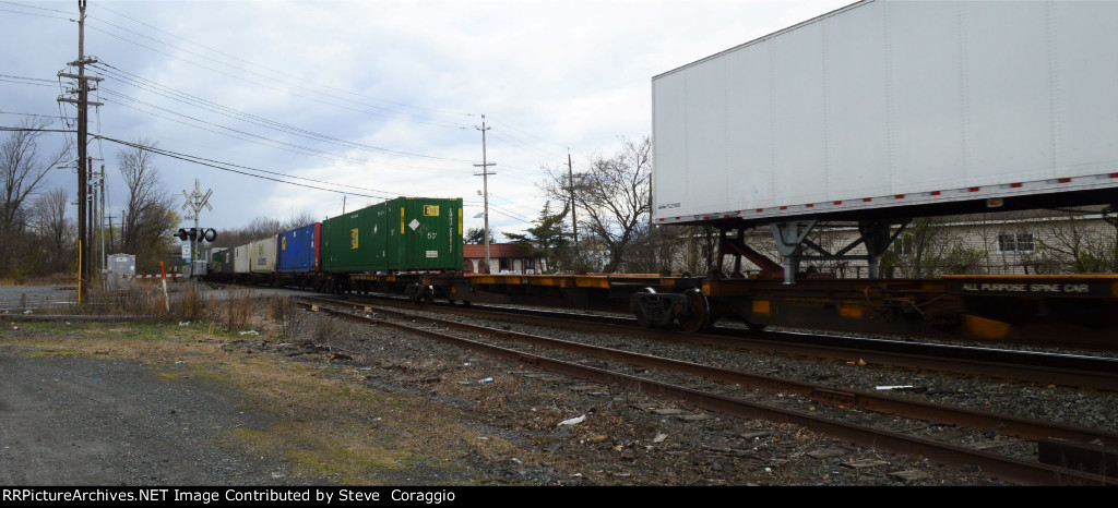 EMHU 262545 on Spine car.